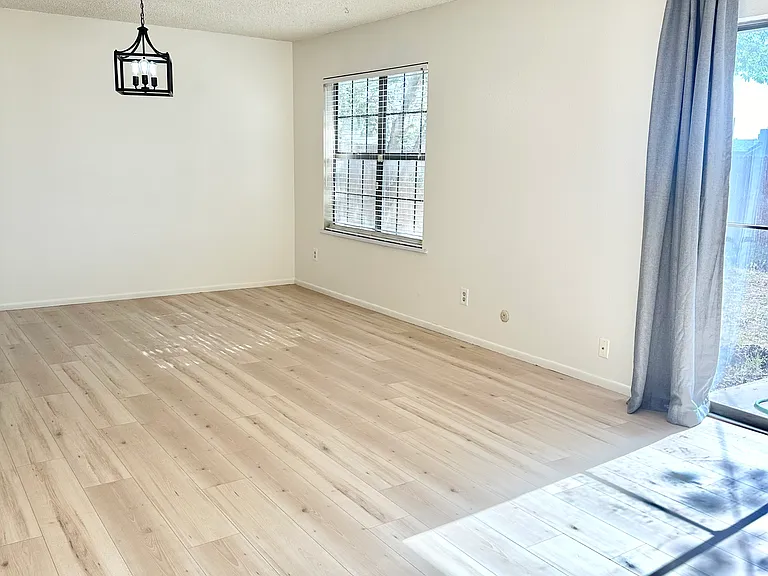 2305 N Grand Ave #B — Photo 14