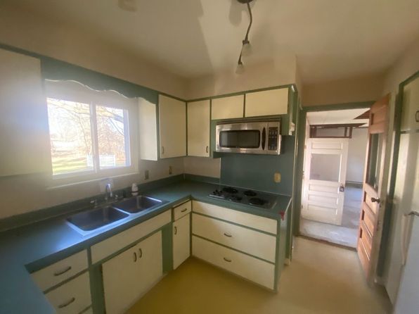 6111 Woodmoor Dr, Burton, MI 48509