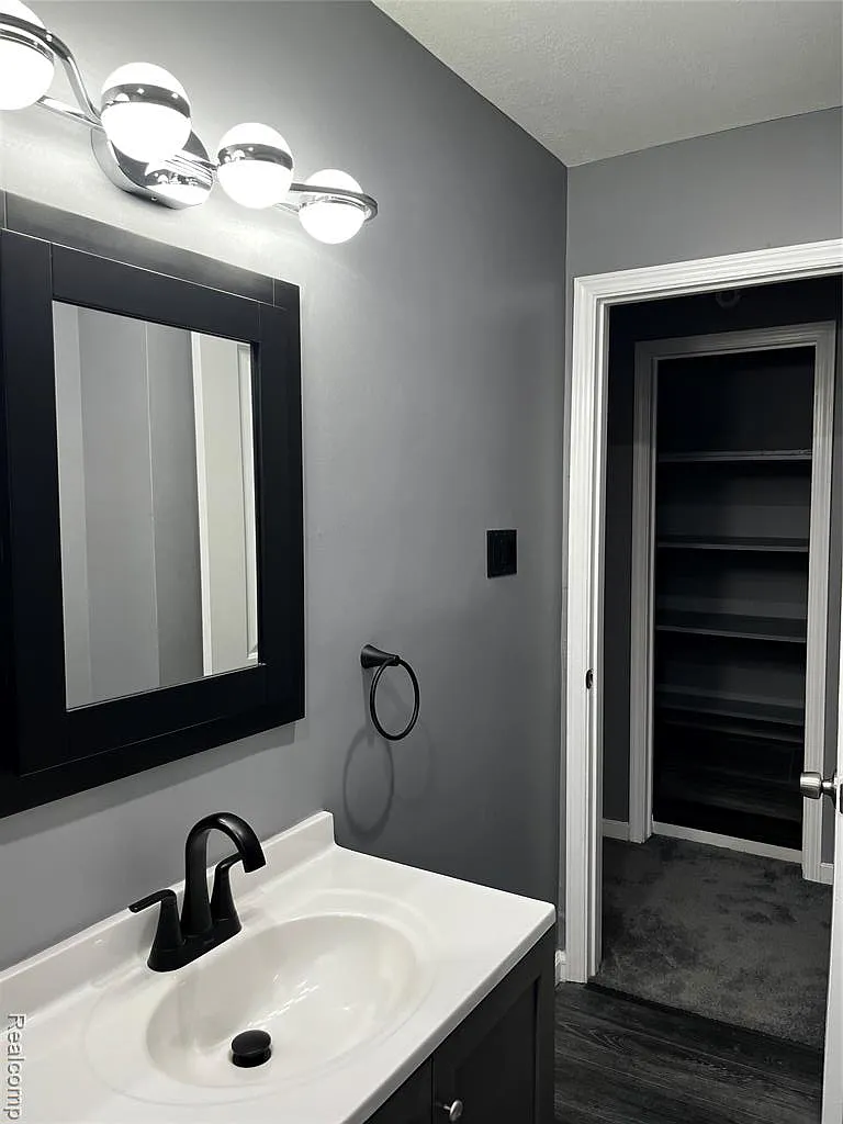 2 bed, 1.0 bath, 1552 sqft, $2,200 — Photo 4