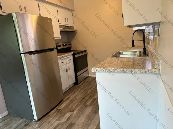 1015 Summit Ave APT 2, Waukesha, WI 53188