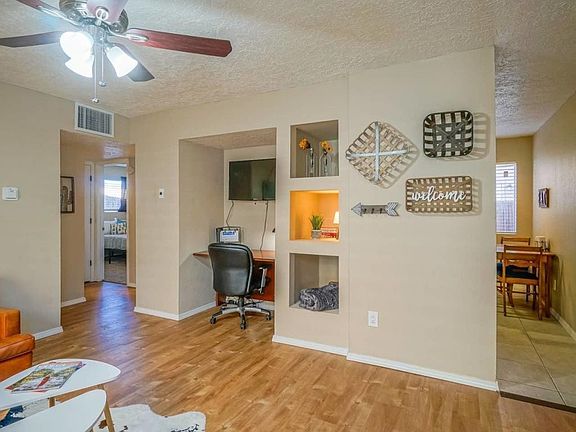 3rd image of 1404 Pennsylvania St NE APT 2