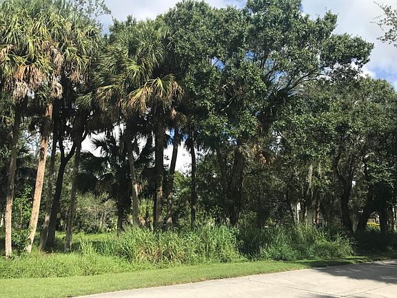 4th image of 3605 E Wilderness Dr