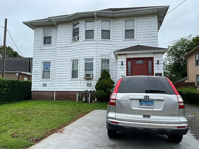 3 bed, 1300 sqft, $1,850 — Photo 1