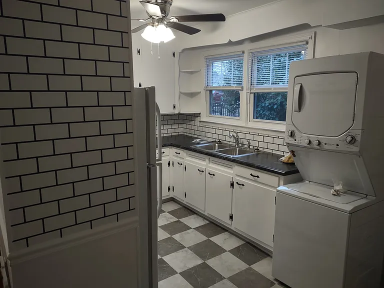 402 N Main St — Photo 21