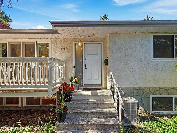 2nd image of 944 E Canna Cres SW