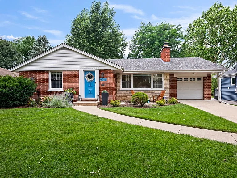 632 N Hickory Ave — Photo 1