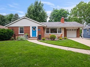 632 N Hickory Ave, Arlington Heights, IL 60004