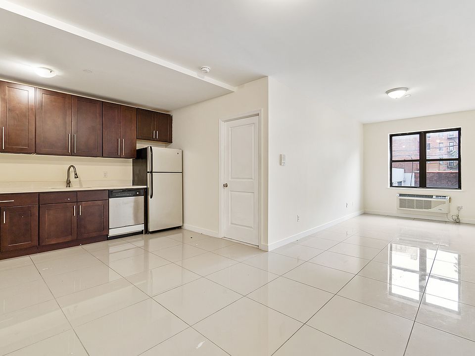 1st image of 415 Gates Ave APT 2R