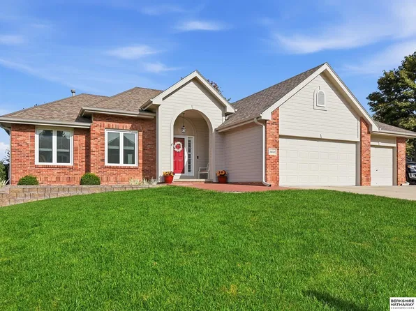 10020 Gary St, La Vista, NE 68128