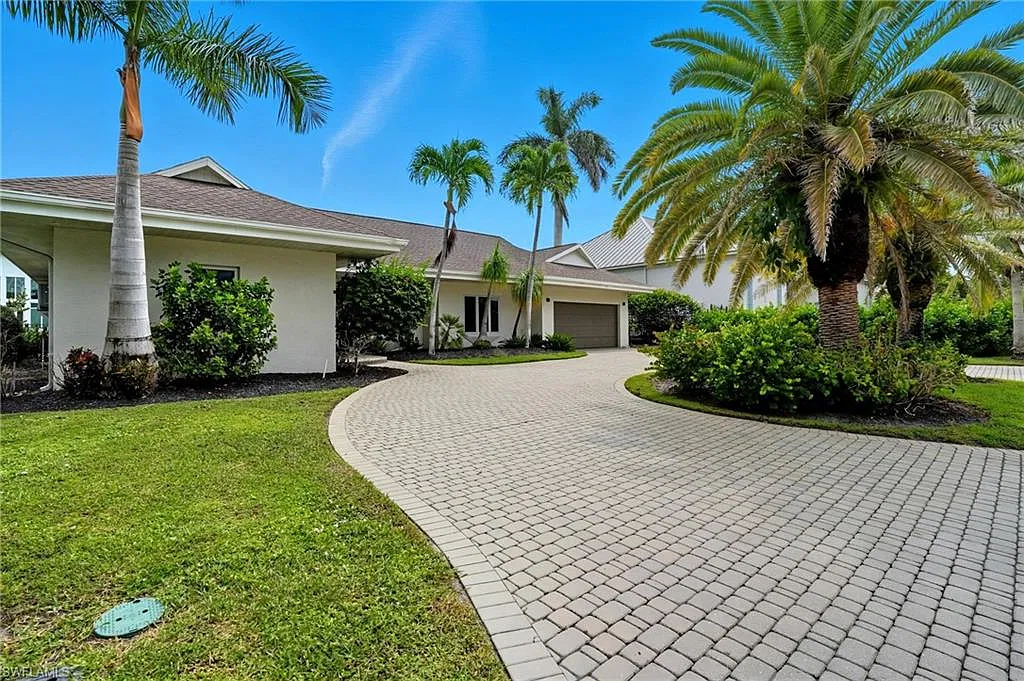 4 bed, 3.5 bath, 2260 sqft, $20,000 — Photo 1