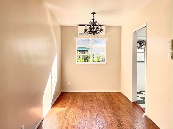 4th image of 1453 N Altadena Dr