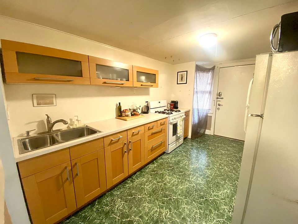 1st image of 1033 W Wellington Ave #3