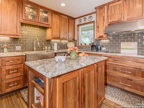 161 Red Bird Ridge, Beeville 78102