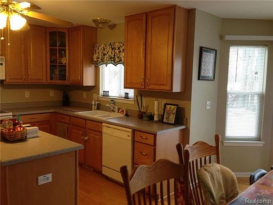 4th image of 1191 Meadowbrook Blvd