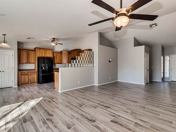 3rd image of 2915 W Sunland Ave