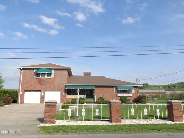 215 Bel Aire Rd, Hollidaysburg, PA 16648