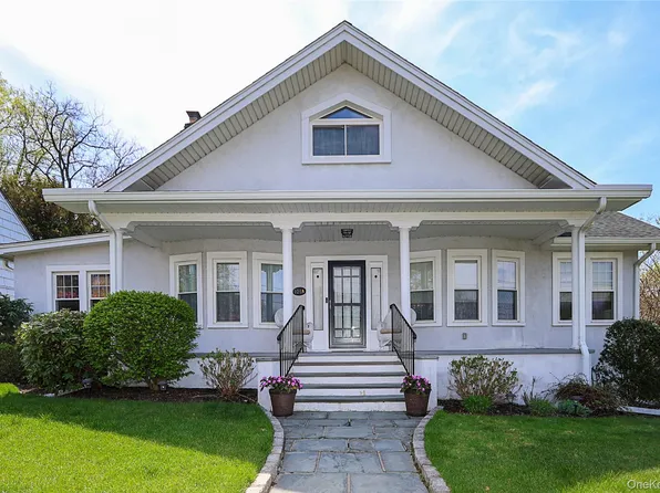 101A Glenwood Road, Glenwood Landing, NY 11547