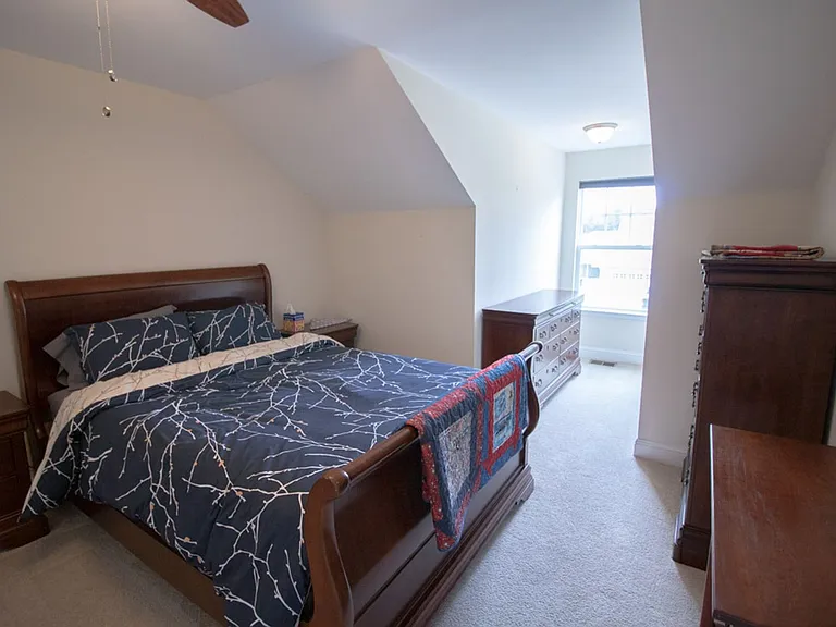 4 Gresham Ln — Photo 35