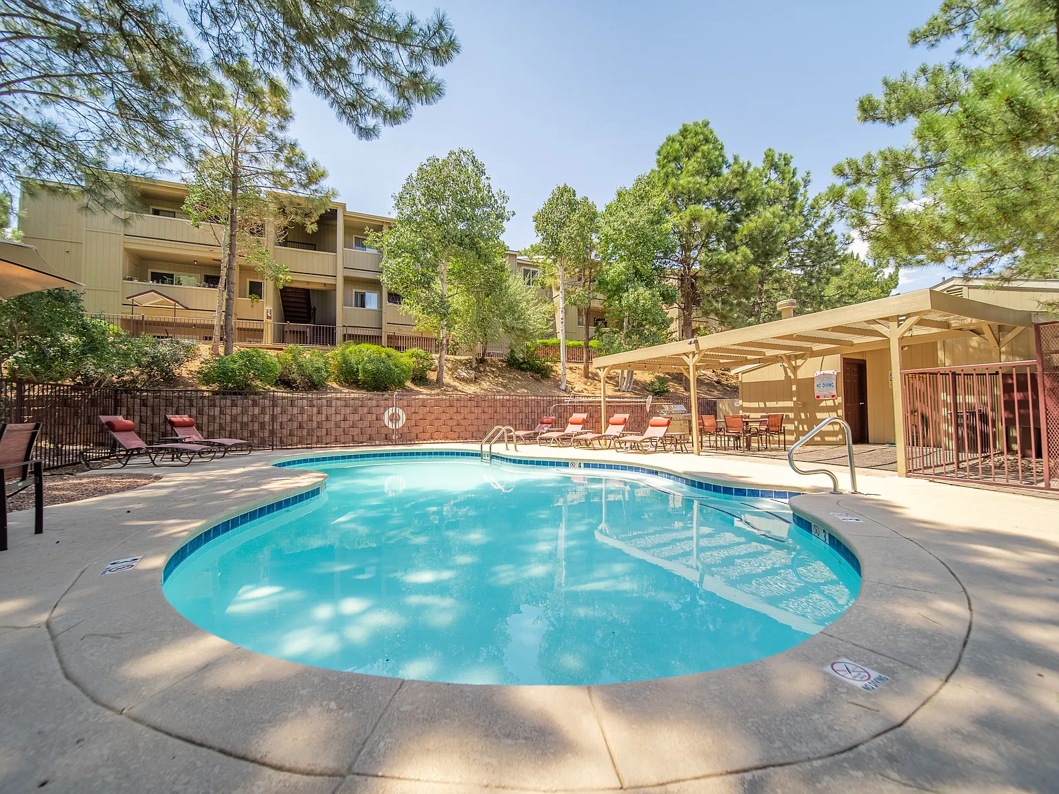 Country Club Vista Apartments — Photo 2