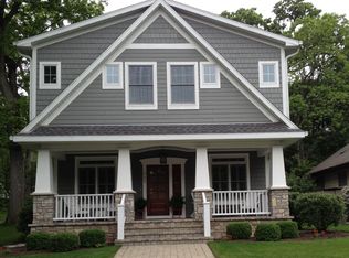 732 Aweogon Rd, Fontana, WI 53125