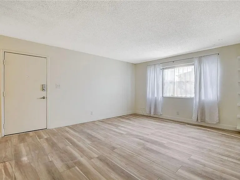 3841 Daisy St #19 — Photo 9