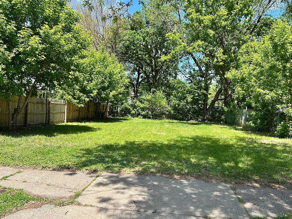 1st image of 422 33rd Ave N
