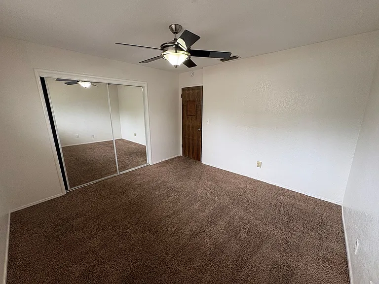 2232 E Paradise Ave — Photo 26