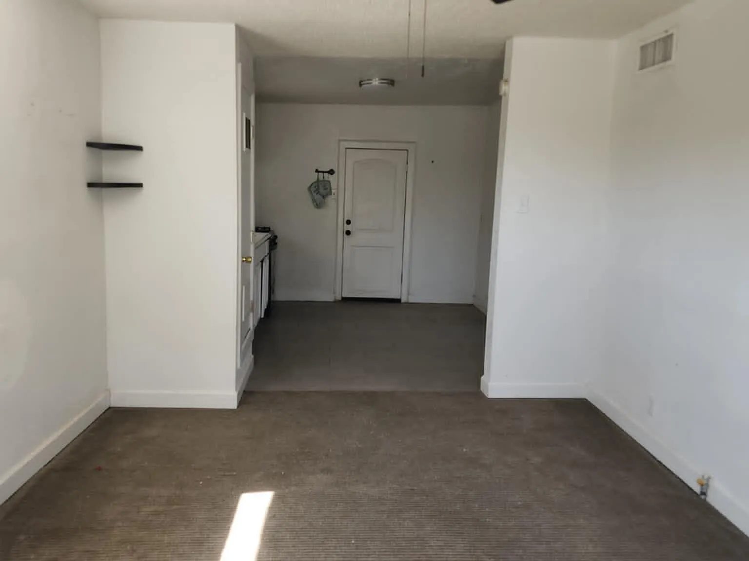 151 N Pendell Rd — Photo 2