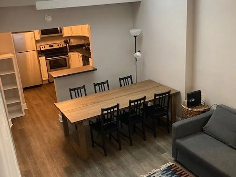 309 W Charles St — Photo 12