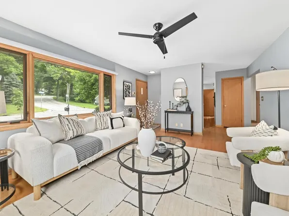 11707 W Oxford PLACE, Wauwatosa, WI 53226