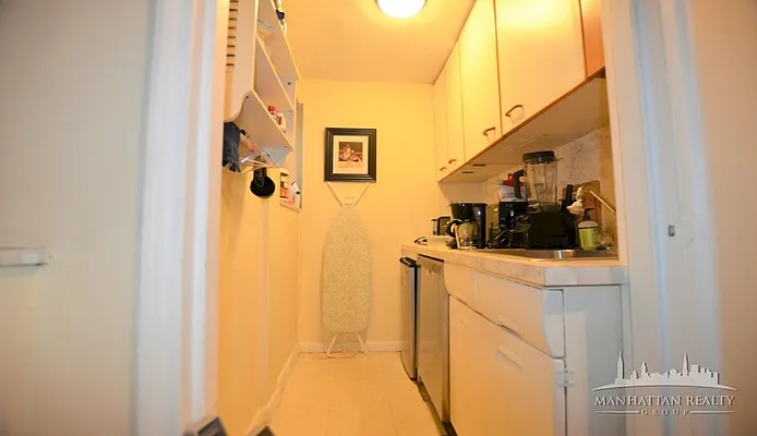 Rented by Manhattan Realty Group | media 24