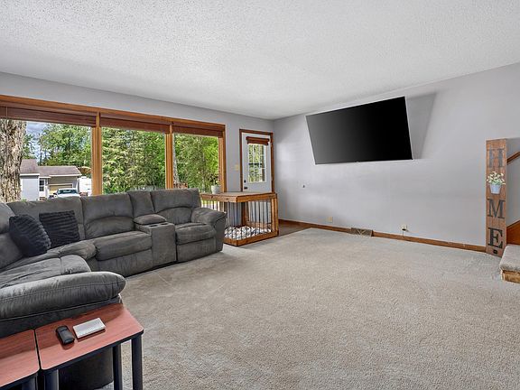 4th image of 621 Coolidge Ave