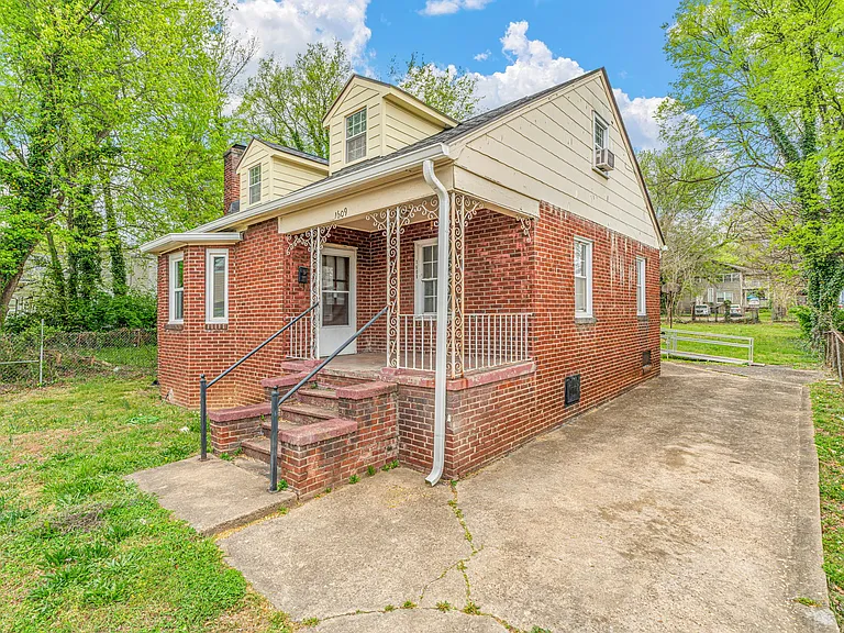 1609 Dunbar St — Photo 1