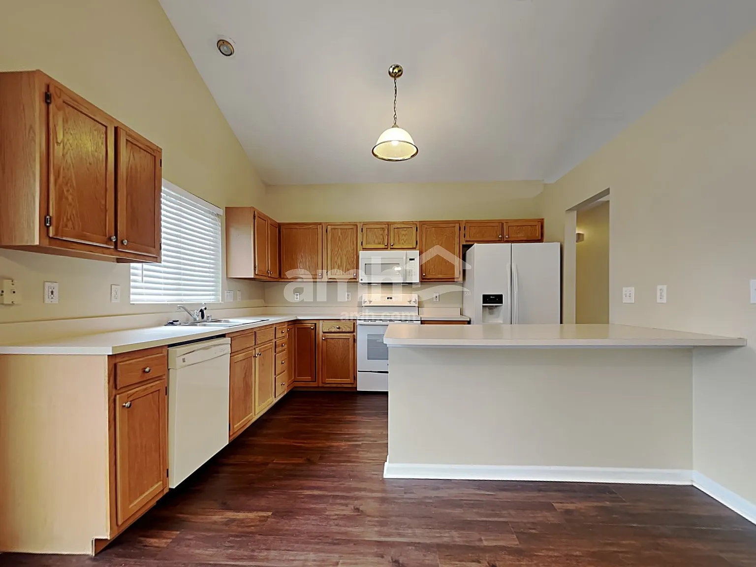 3 bed, 2.5 bath, 1860 sqft, $2,330 — Photo 4