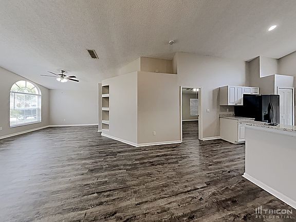 4th image of 15546 Bay Vista Dr