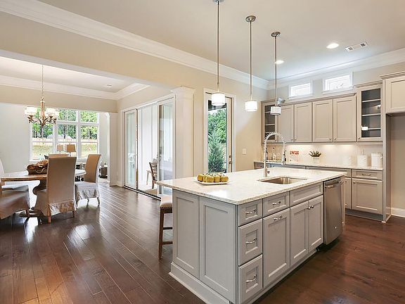 3rd image of 405 Loblolly St