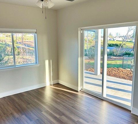 5th image of 956 Pearson Rd