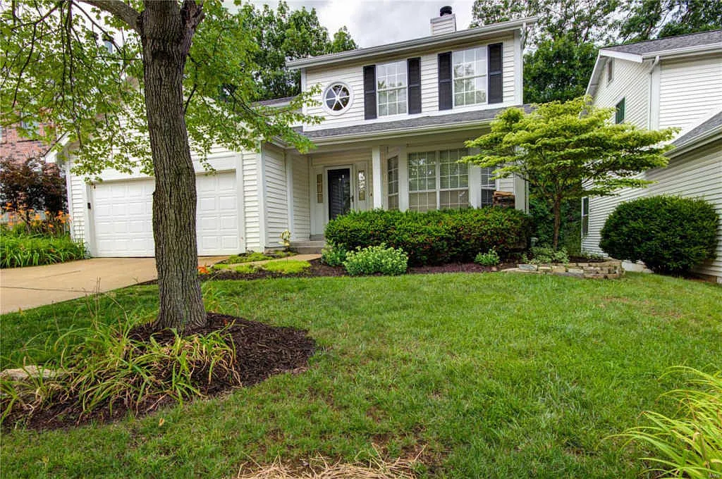 16572 Hunters Crossing Dr photo 1