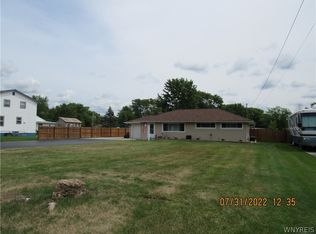 6353 Ward Rd, Sanborn, NY 14132