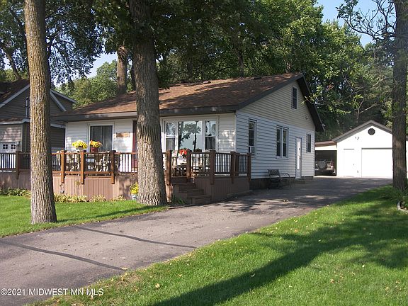 2nd image of 968 W Lake Dr