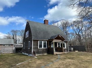 18 Towanticut Oaks Blfs, West Tisbury, MA 02575