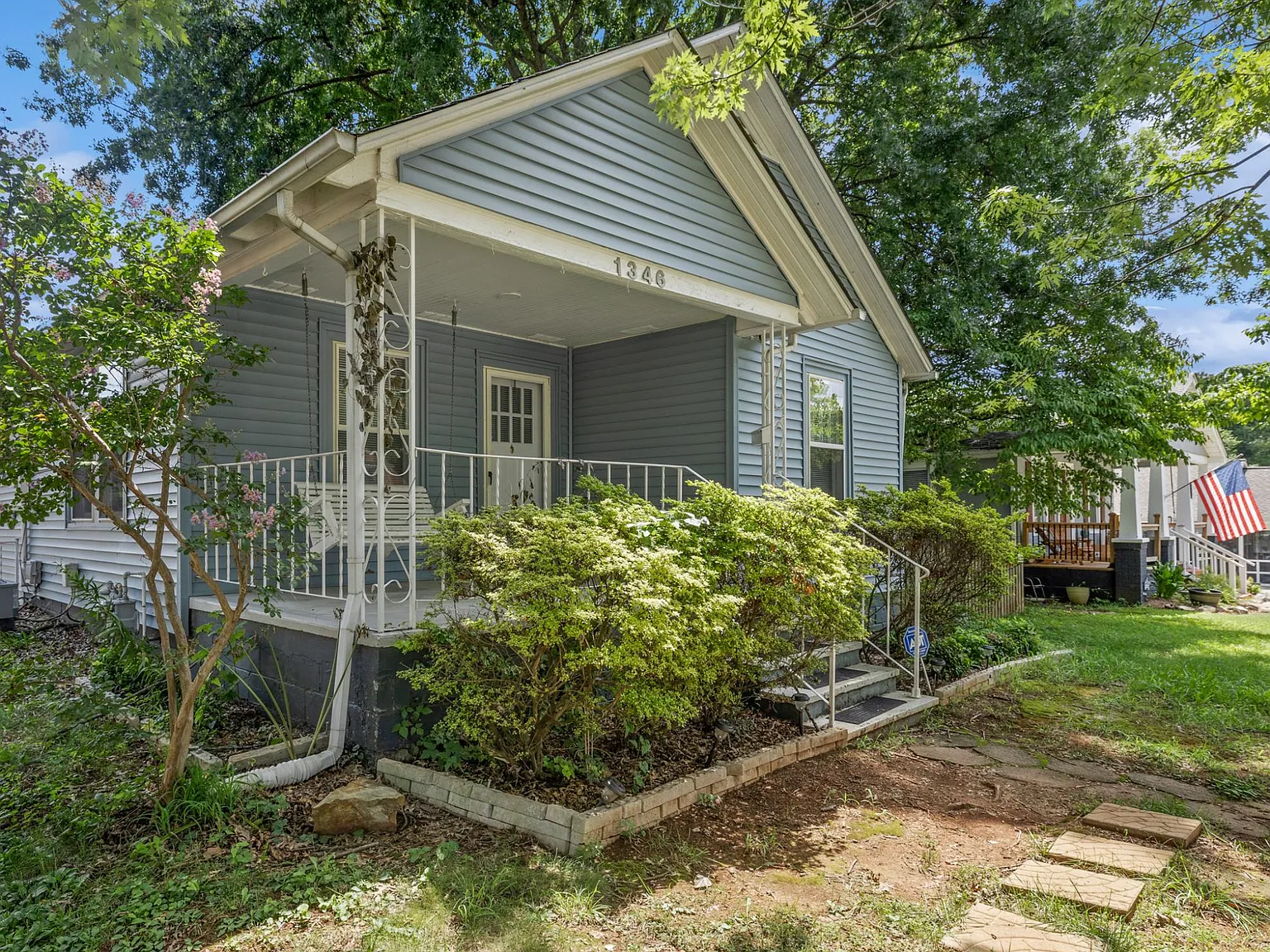 3 bed, 1084 sqft, $2,500 — Photo 2