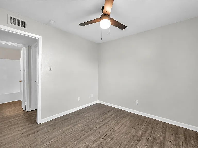 Woodcreek Townhomes — Photo 13