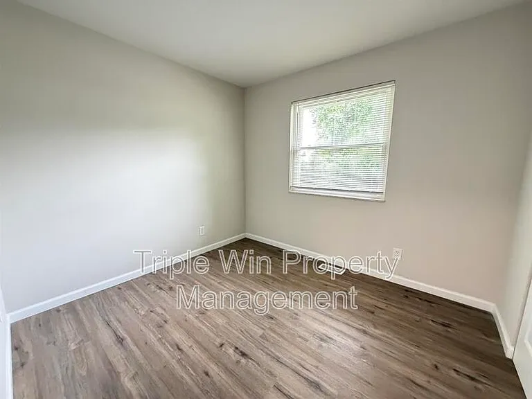 2245 Lindsay Ln — Photo 17