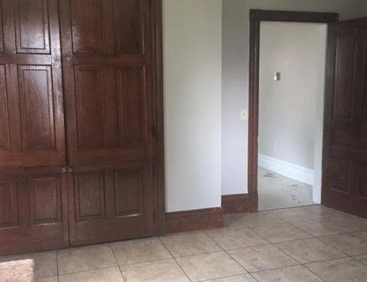 221 S Poplar Ave — Photo 4