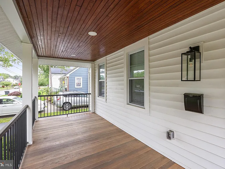 94 Geneva Ave — Photo 4