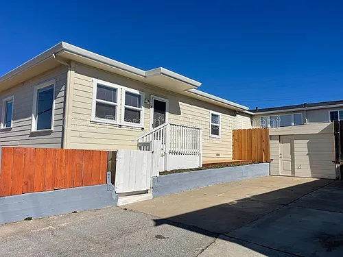 1234 Circle Ave #B Photo 1