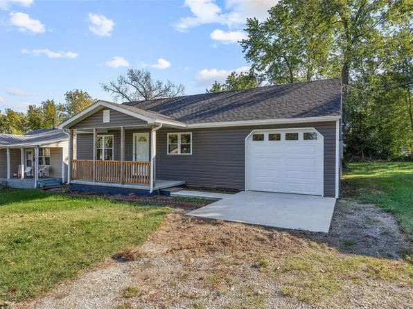 24 Hickory St, Farmington, MO 63640