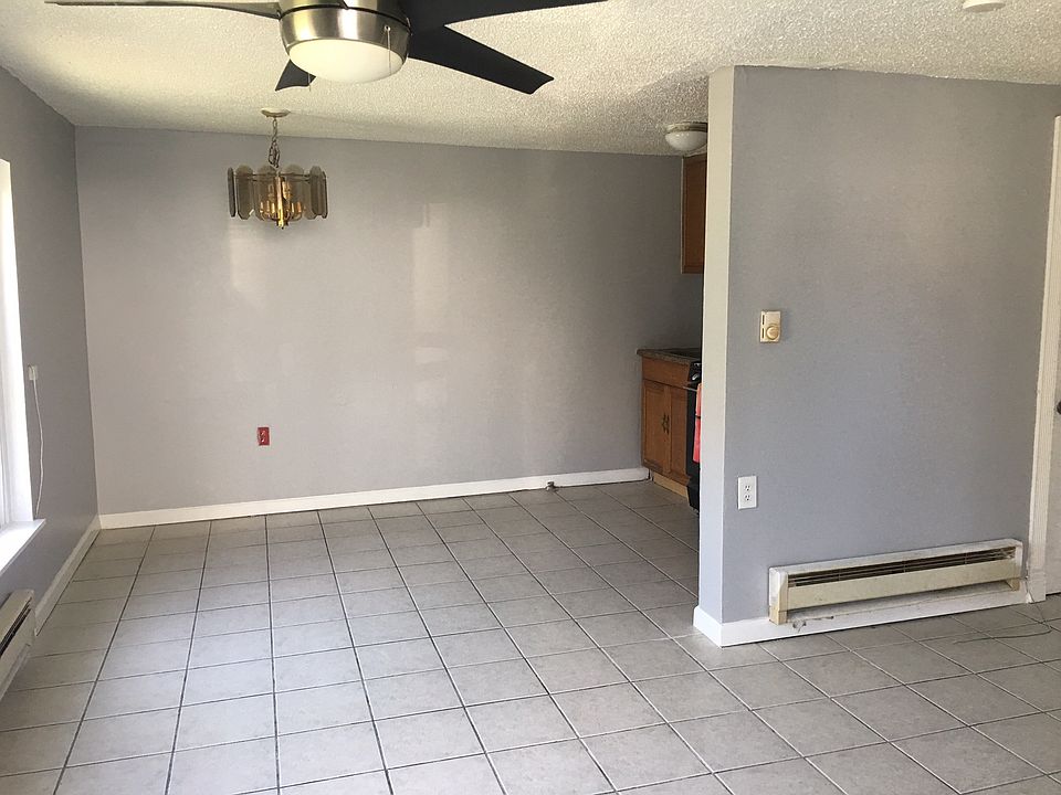 dining/kitchen area