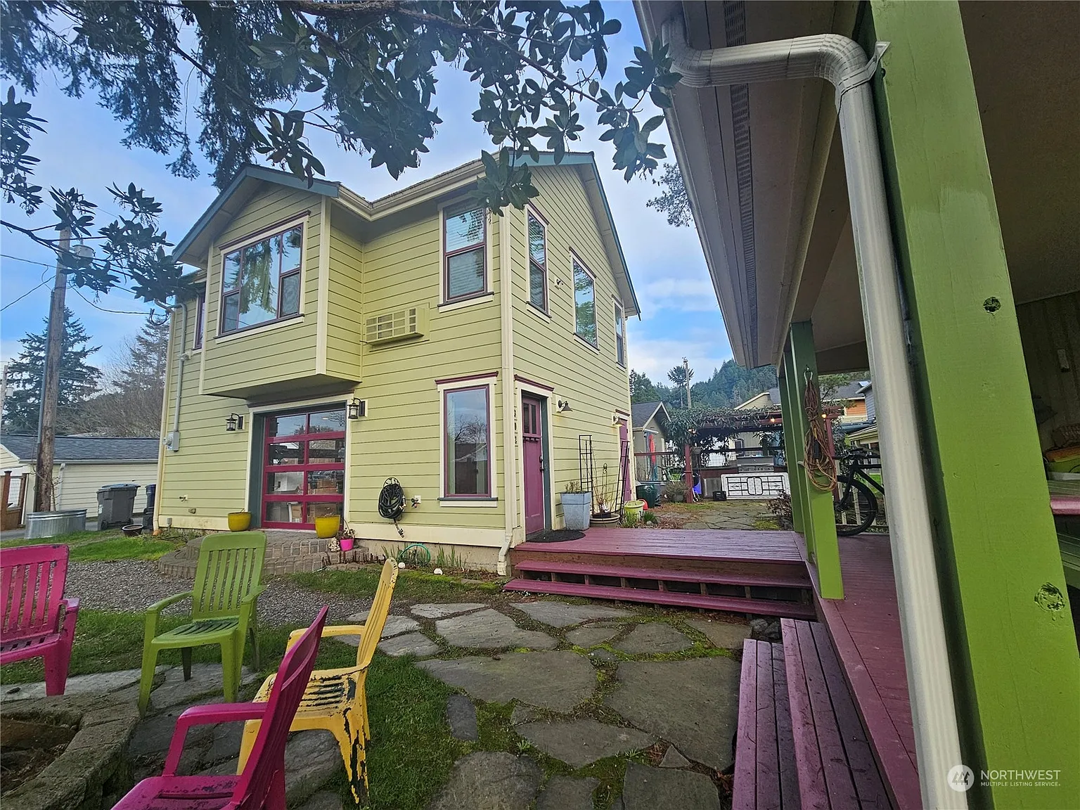 300 SE Bush Street photo 1